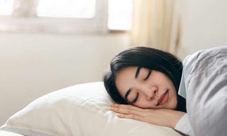 cách trị mất ngủ cho người trẻ là điều chỉnh giấc ngủ trưa hợp lý