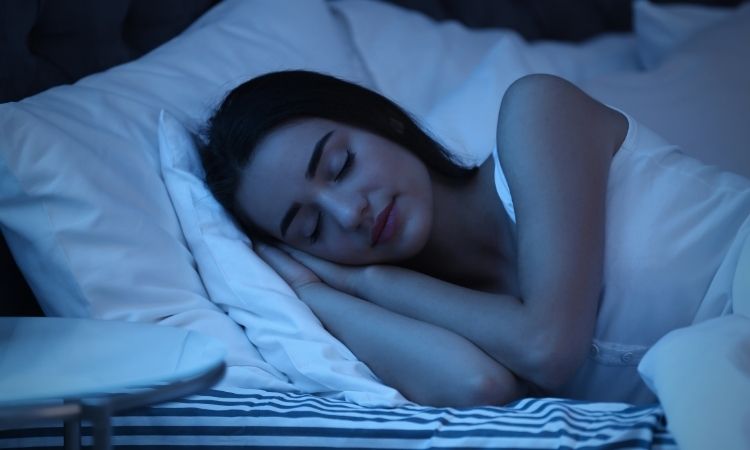 cách trị mất ngủ cho người trẻ là thiết lập nhịp sinh học ổn định