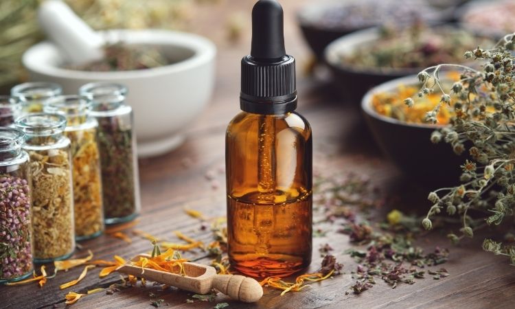 dùng tinh dầu thơm trong phòng ngủ là cách trị mất ngủ dễ chịu