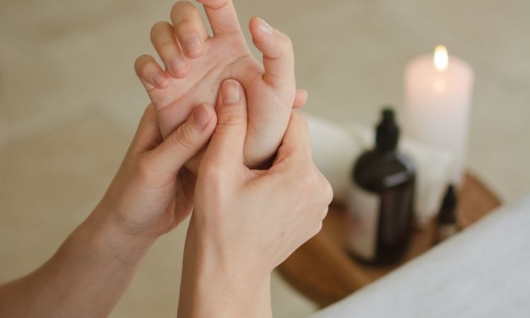 massage là cách ngủ ngon bạn nên thử