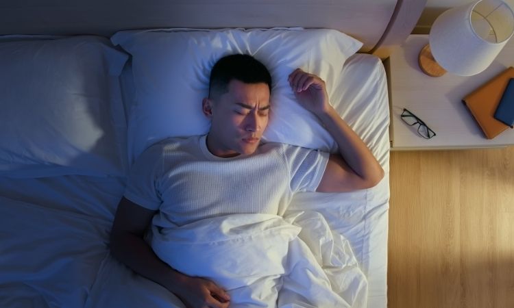 ngủ trong không gian đủ tối